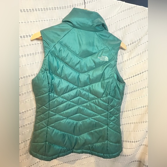 The North Face Women's Aqua Quilted Vest - Picture 7 of 15